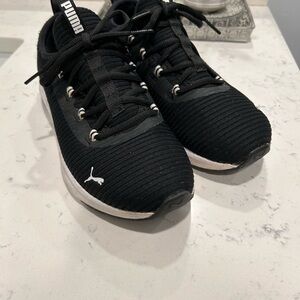 Puma Tennis Shoes. Size 8.5
